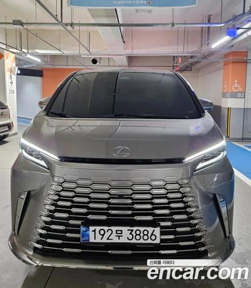 Lexus LM