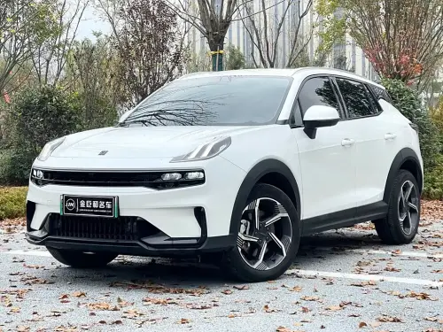 Lynk & Co 06