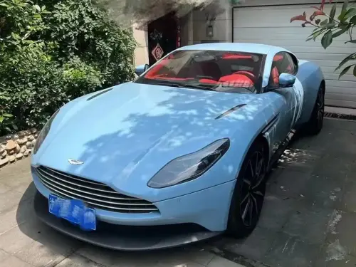 Aston Martin DB11