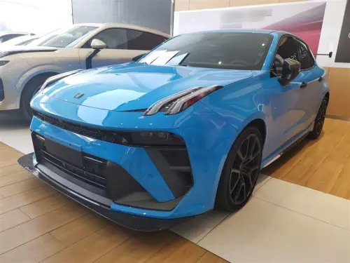 Lynk & Co 03