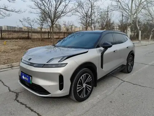 Lynk & Co 08