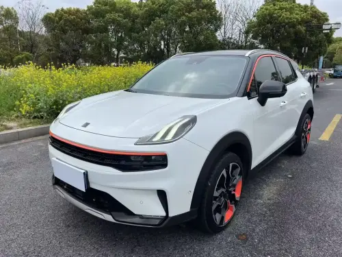 Lynk & Co 06