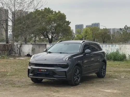 Lynk & Co 01