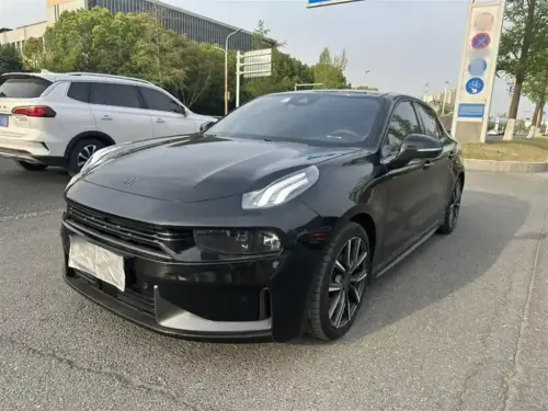 Lynk & Co 03