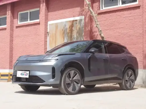 Lynk & Co 08