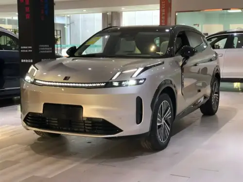 Lynk & Co 08