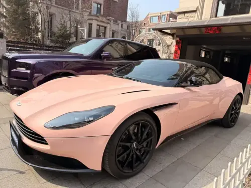 Aston Martin DB11