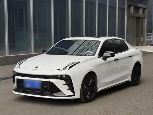 Lynk & Co 03