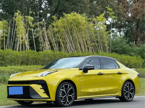 Lynk & Co 03