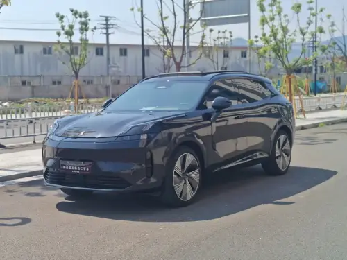 Lynk & Co 08