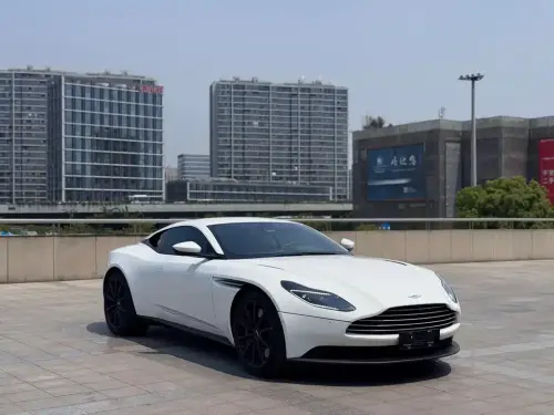Aston Martin DB11