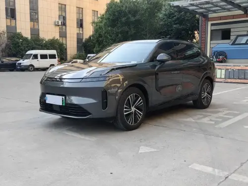 Lynk & Co 08