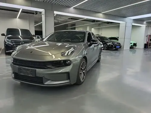 Lynk & Co 03