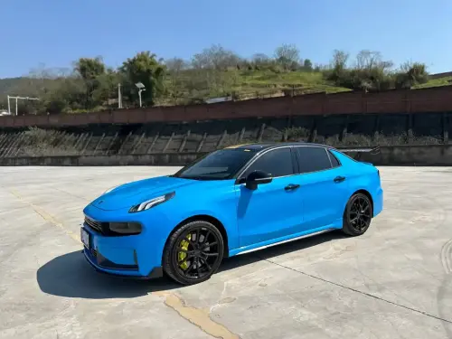 Lynk & Co 03