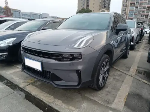 Lynk & Co 06