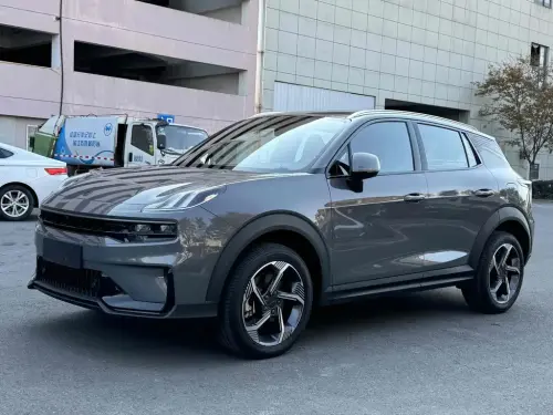 Lynk & Co 06