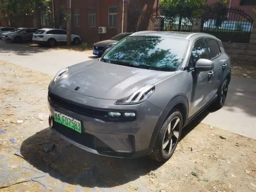 Lynk & Co 06