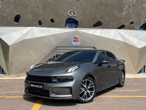 Lynk & Co 03