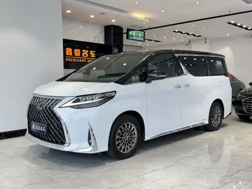 Lexus LM