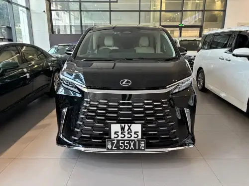 Lexus LM