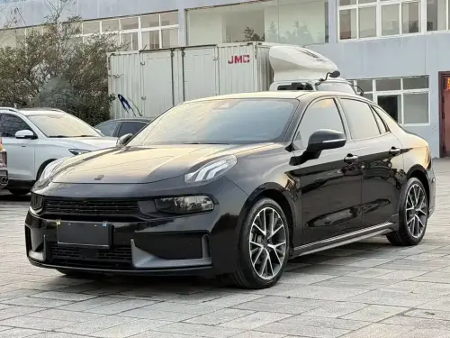 Lynk & Co 03