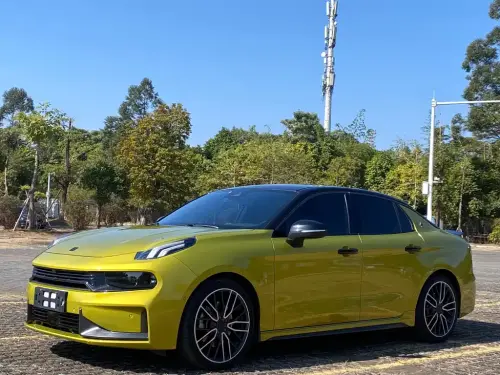 Lynk & Co 03