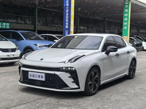 Lynk & Co 03
