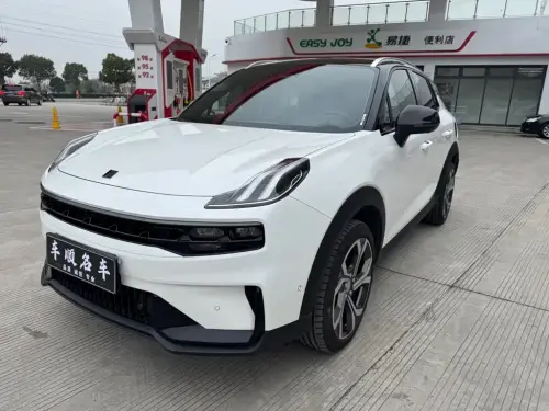 Lynk & Co 06