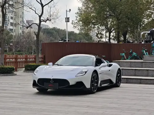 Maserati MC20