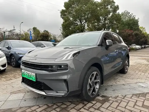 Lynk & Co 06