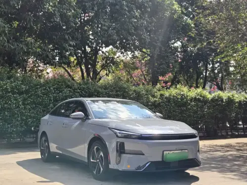 Geely L6