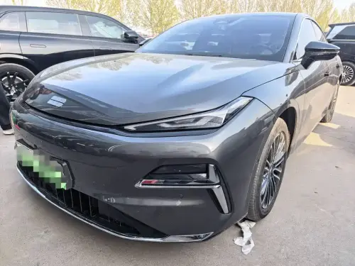 Geely Xingyao 8