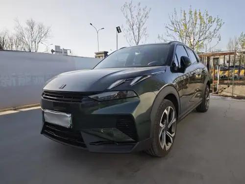 Lynk & Co 06