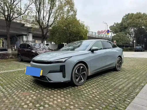 Geely L6