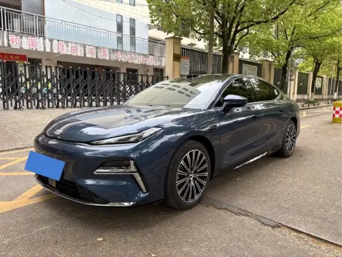 Geely Xingyao 8