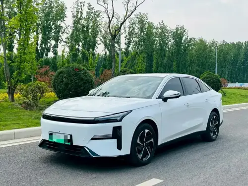 Geely L6