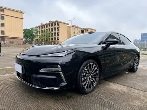 Geely Xingyao 8