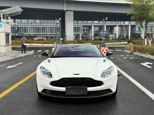 Aston Martin DB11