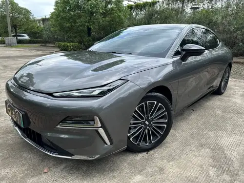 Geely Xingyao 8