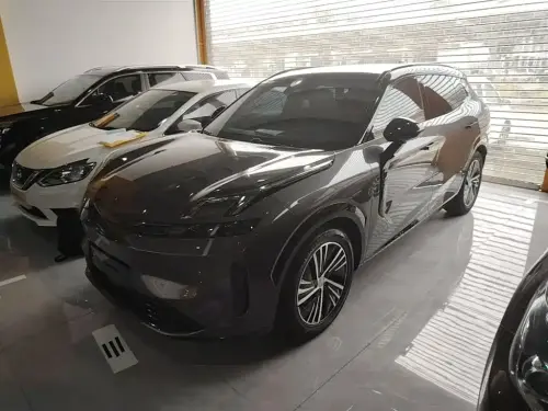 Lynk & Co 08
