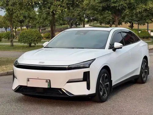 Geely L6