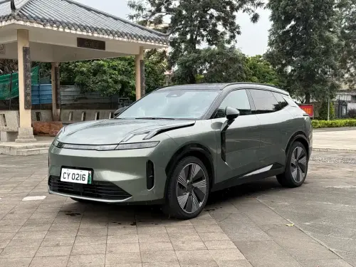 Lynk & Co 08