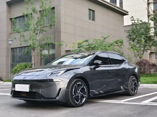 Lynk & Co 07