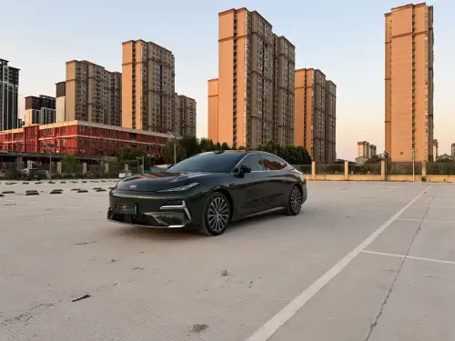 Geely Xingyao 8