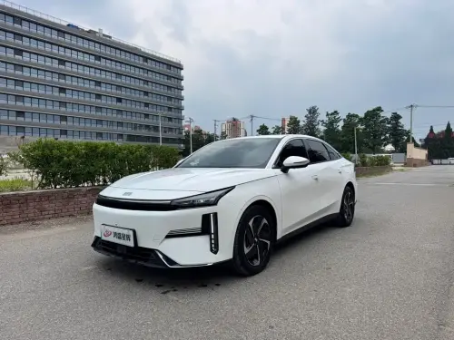 Geely L6
