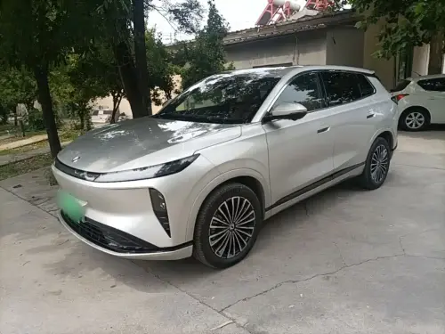 Dongfeng L8