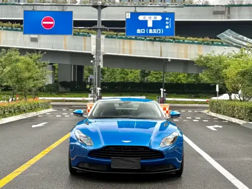 Aston Martin DB11