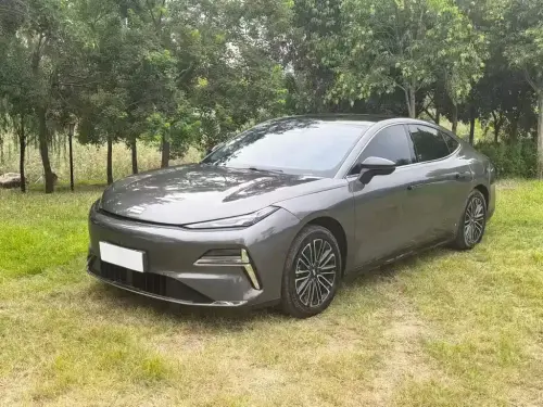 Geely Xingyao 8
