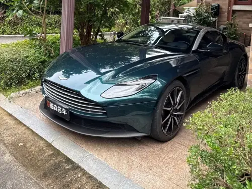 Aston Martin DB11