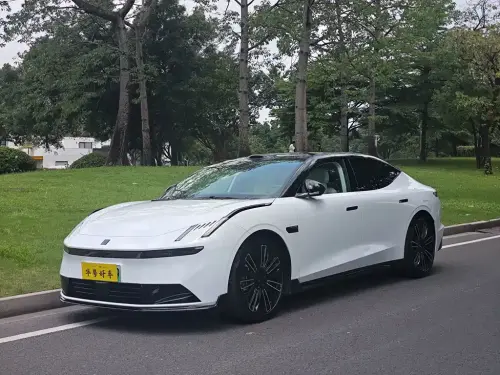Lynk & Co 10